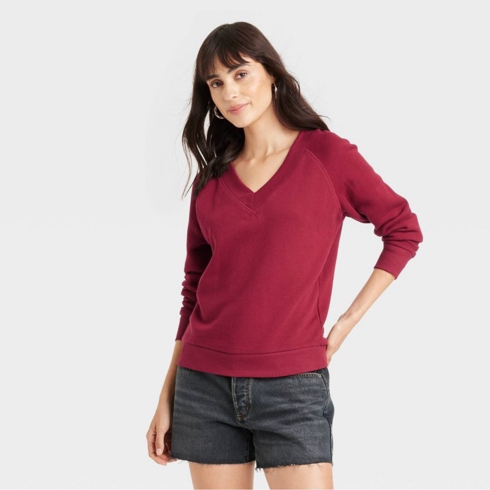 Universal Thread Leisure Studio Women's Burgundy V-Neck Sweater